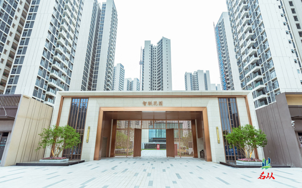 智联汽车小镇在售准现楼 三房240万起,楼下广大附